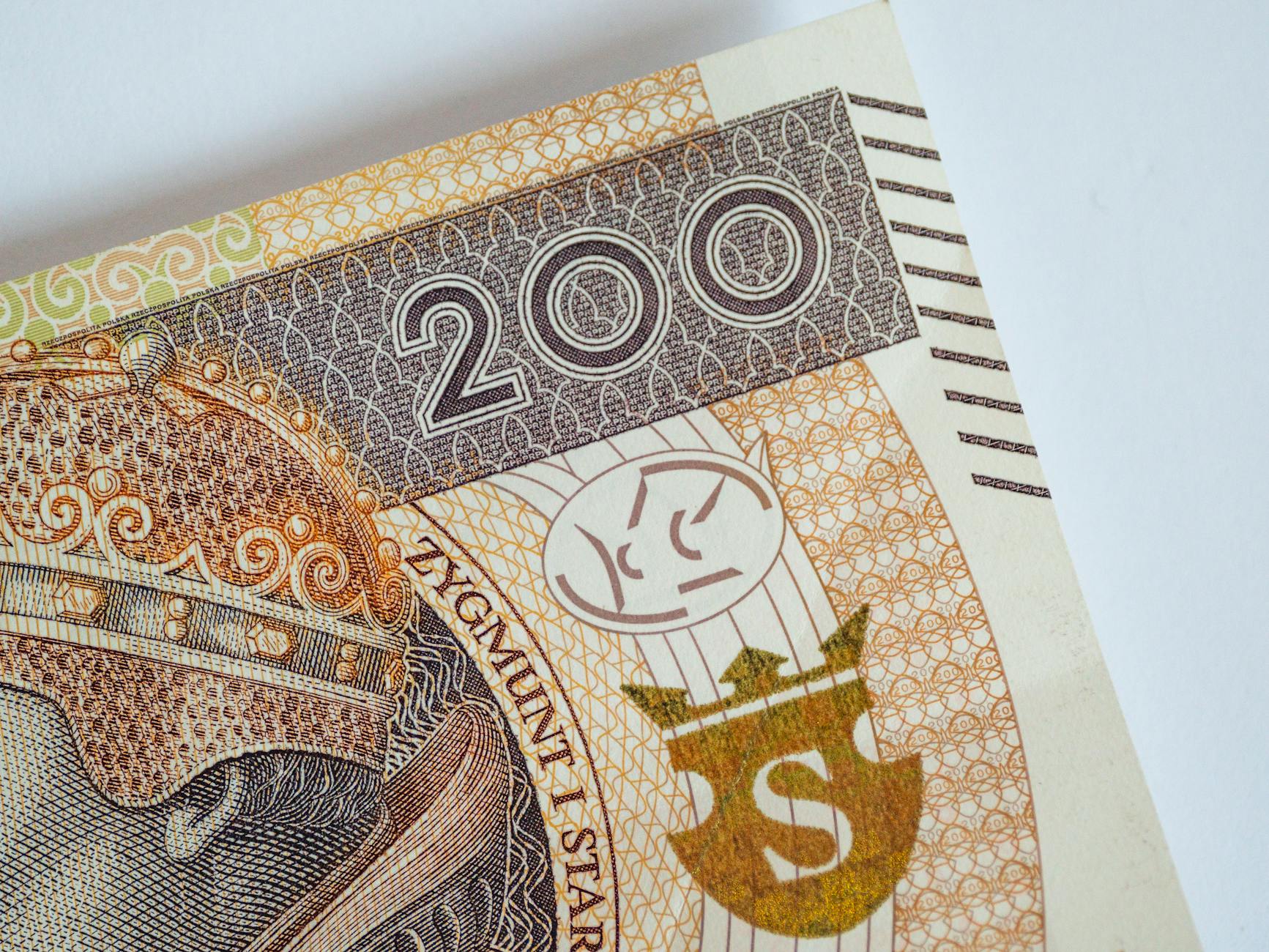 Mieszkańcy sadzą drzewa w ramach lokalnej inicjatywy ekologicznej w Kielcach i okolicach.