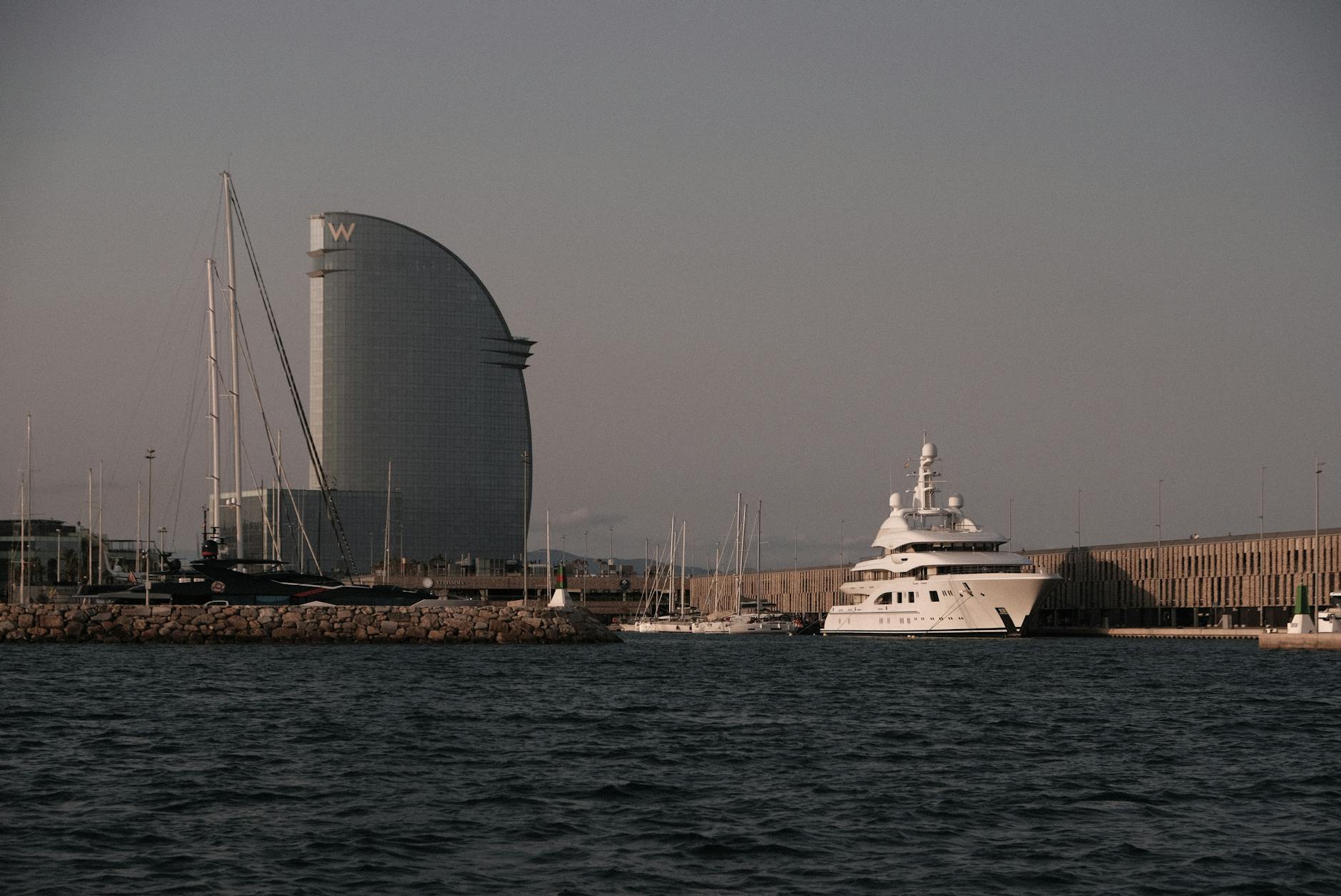 Logo Radia Kielce z dopiskiem "Wydarzenia w Kielcach" nawiązującym do sportu i muzyki.