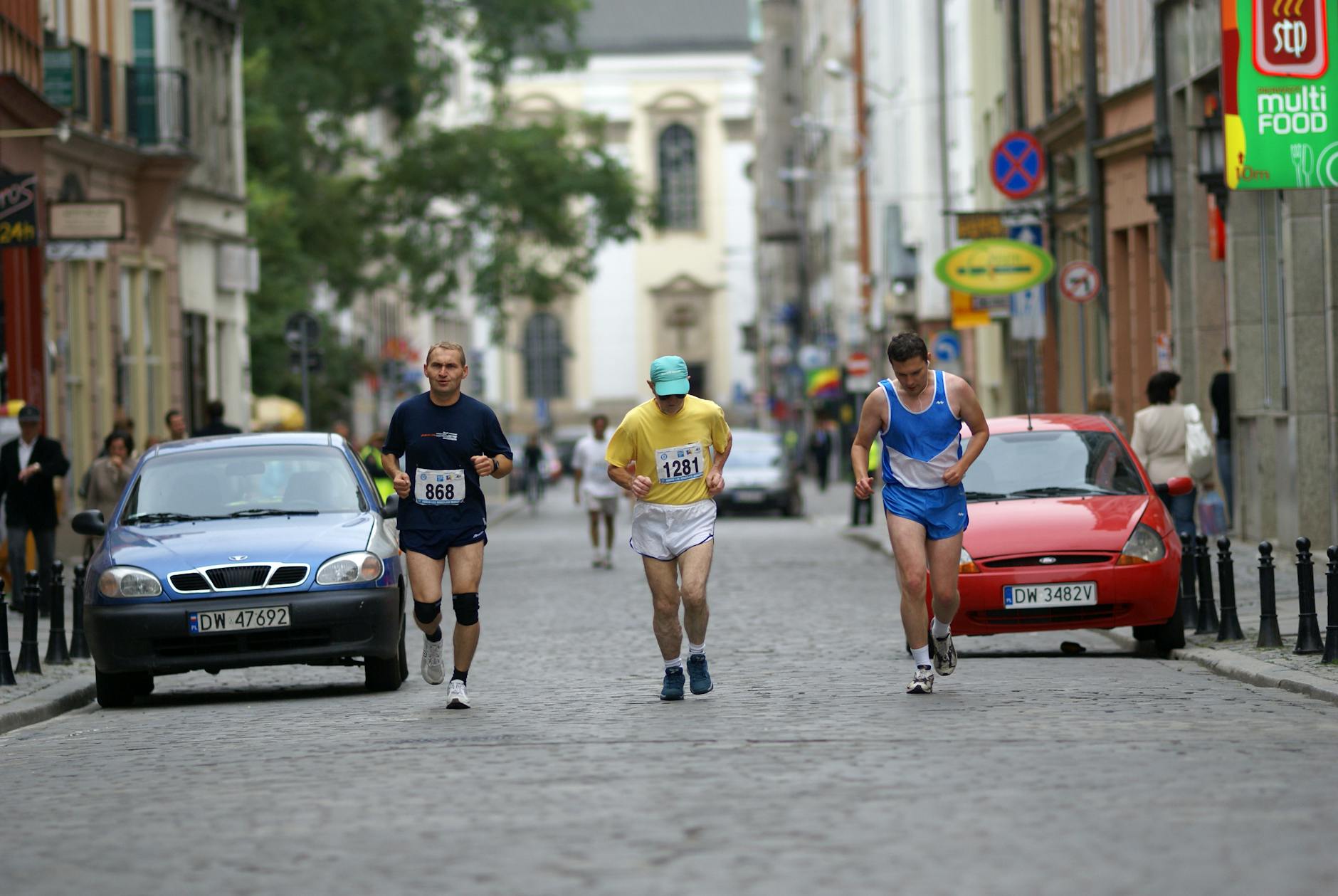 Uczestnicy II Kartingowego Grand Prix Toru Kielce na torze w Miedzianej Górze, emocje sportowe w Kielcach.